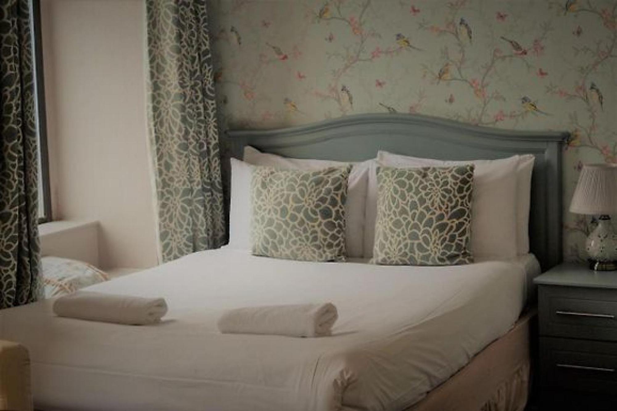 The Waterfront Townhouse Accommodation 킬케니 외부 사진