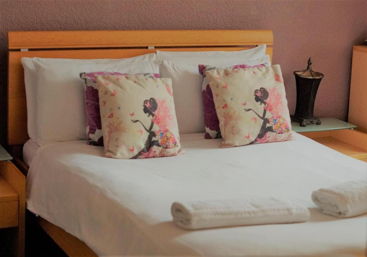 The Waterfront Townhouse Accommodation 킬케니 외부 사진